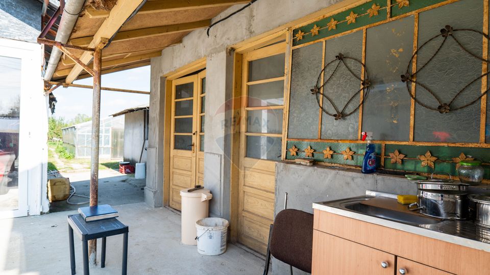 Vanzare vila si spațiu comercial, gradina si garaj-zona Corbii Mari