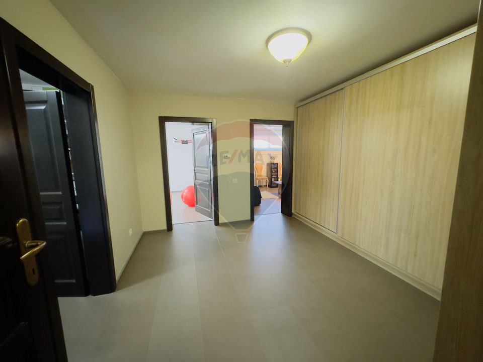 Casă / Vilă  exclusivista  7 camere în zona Dealuri Oradea