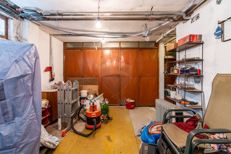 Casă / Vilă cu 4 camere de vânzare în zona Giulesti Sarbi