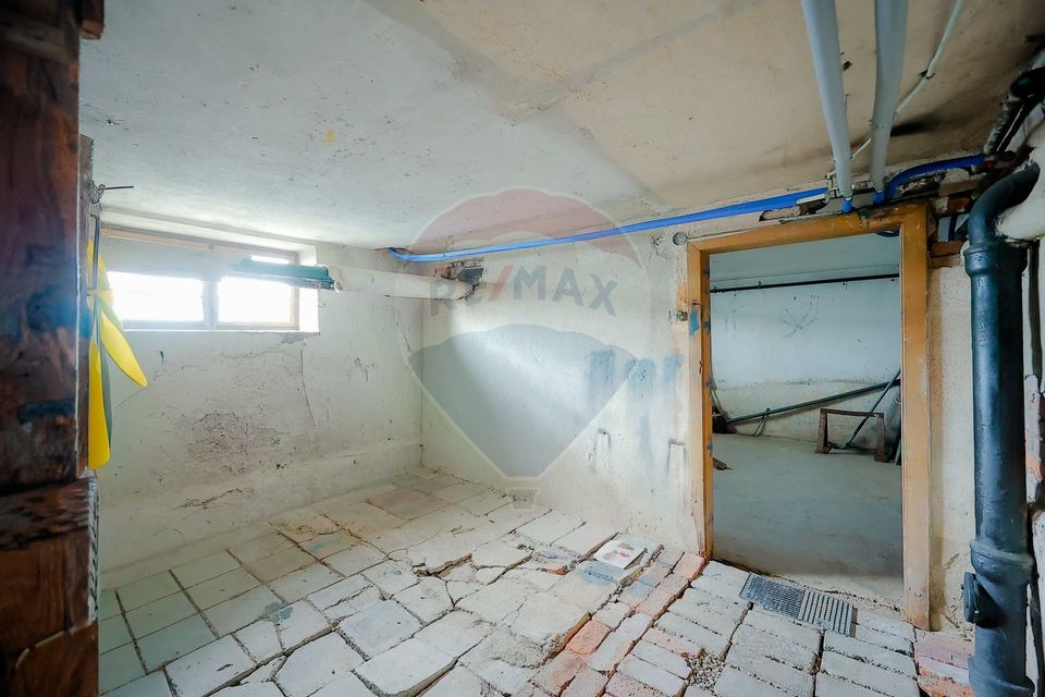 De vânzare apartament cu 2 camere, parter, parcare inclusă, central