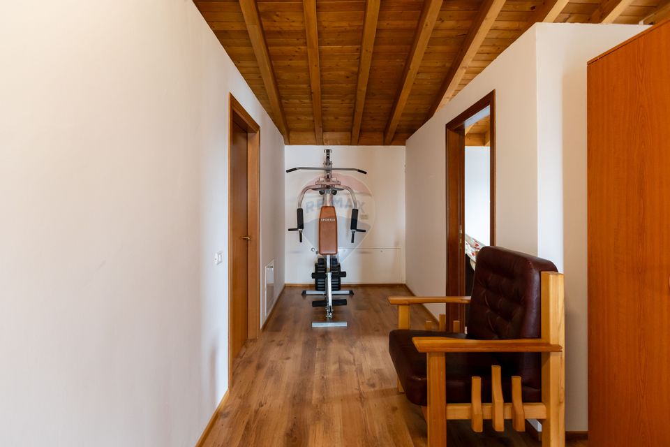8 room House / Villa for sale