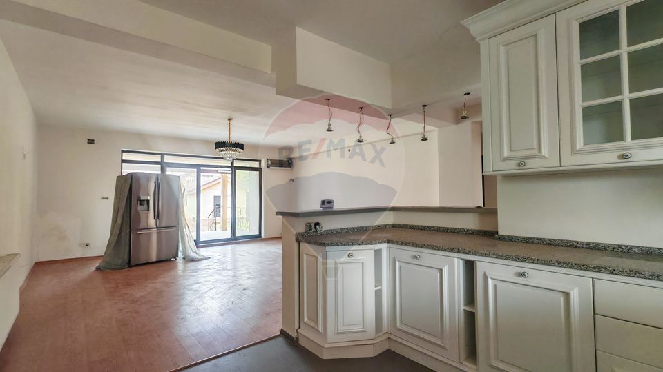 Villa for sale in Berceni, land 1161 sqm | Investment opportunity