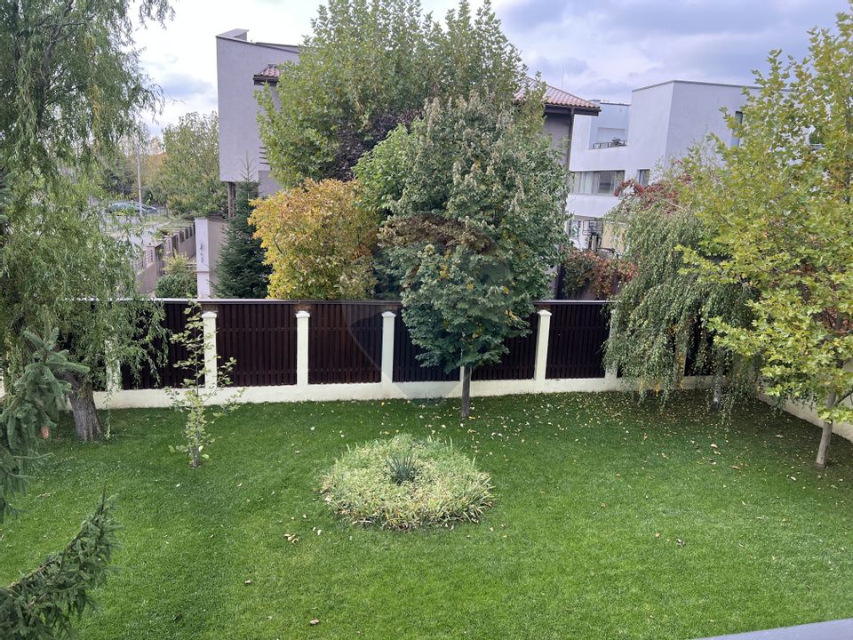 Casă / Vilă cu 5 camere de închiriat în zona Pipera