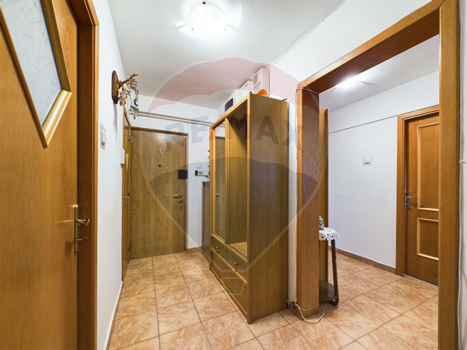 4-room apartment for sale with its own central heating in Vitan area