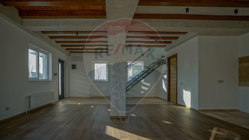 3 room House / Villa for sale în zona Stupini