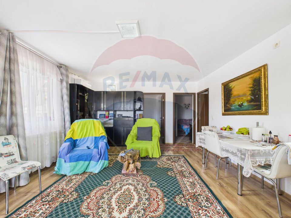 Hala, teren 5000 mp si casa in Potlogi- 38 km pana in Bucuresti