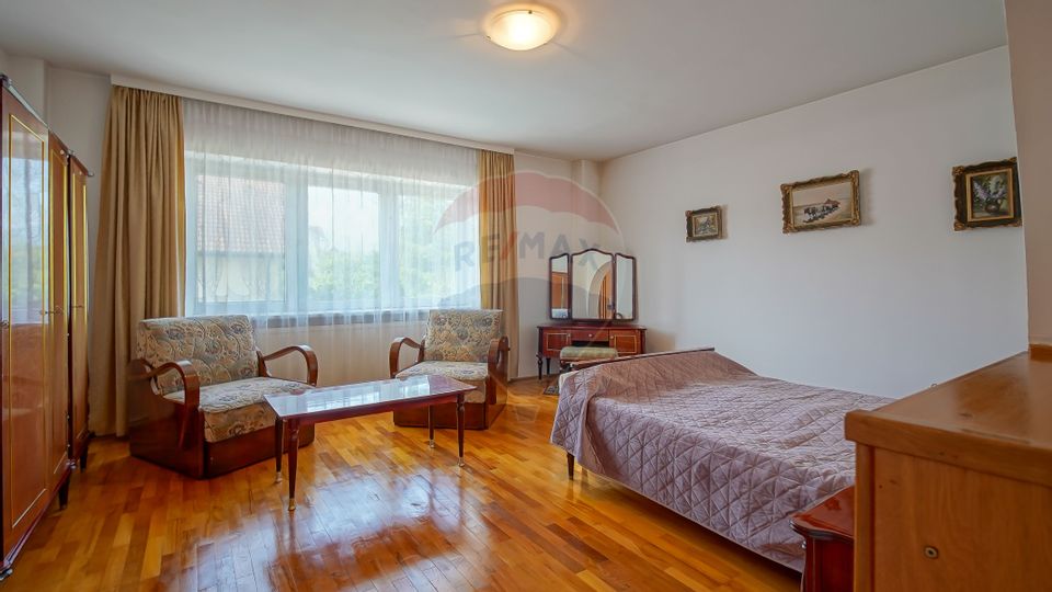 Vila impunatoare, rezidenta cu pretentii, Tractorul, Brasov