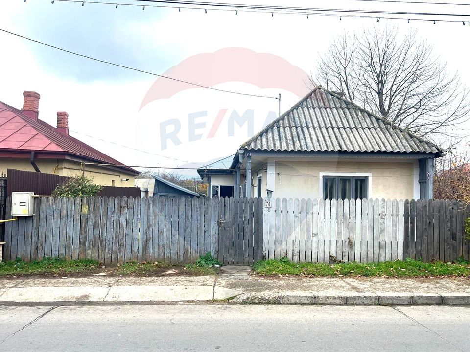 Casă  cu 3 camere de vânzare strada Bucegi zona Tache