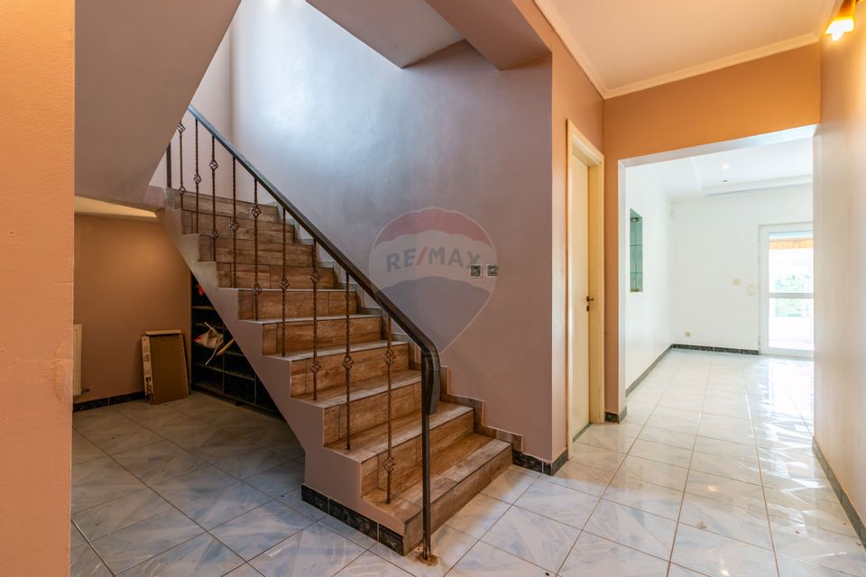 Snagov Villa for Sale | Pool, Orchard, 8 Rooms | 3077 sqm land