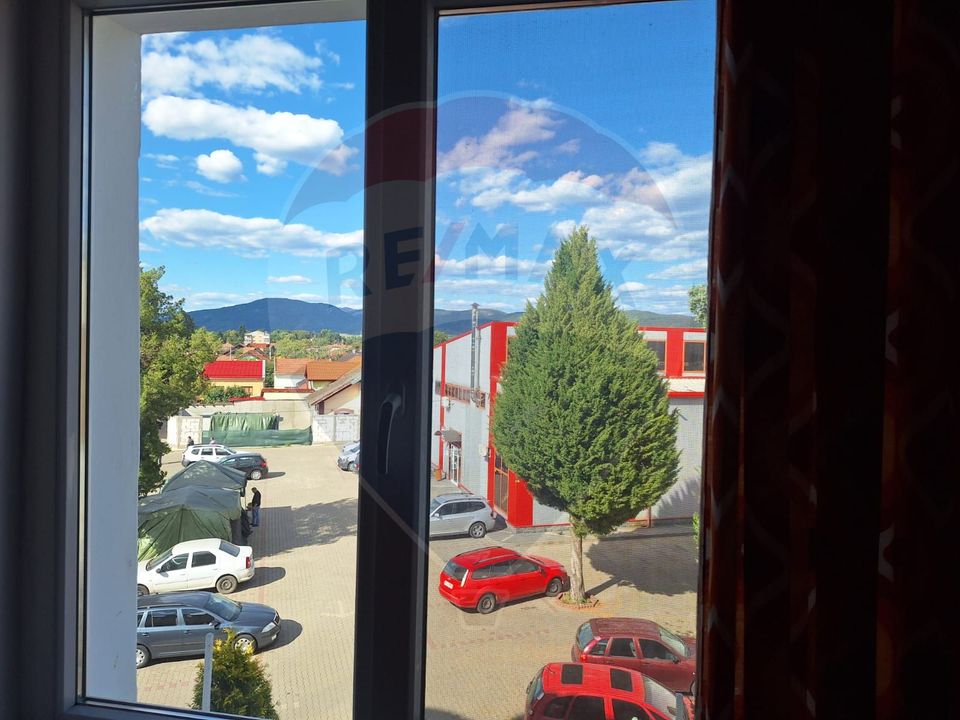 Apartament cu 2 camere în zona Central Simeria, Hunedoara