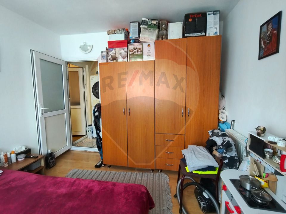 3 room Apartment for sale, Craiovita Noua area