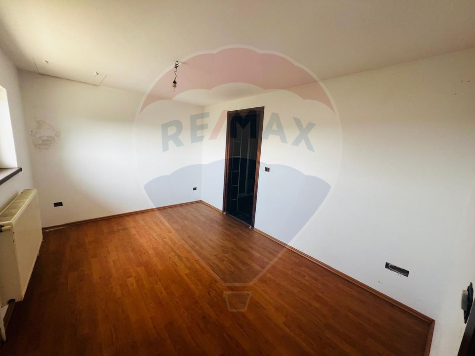 8 room House / Villa for sale