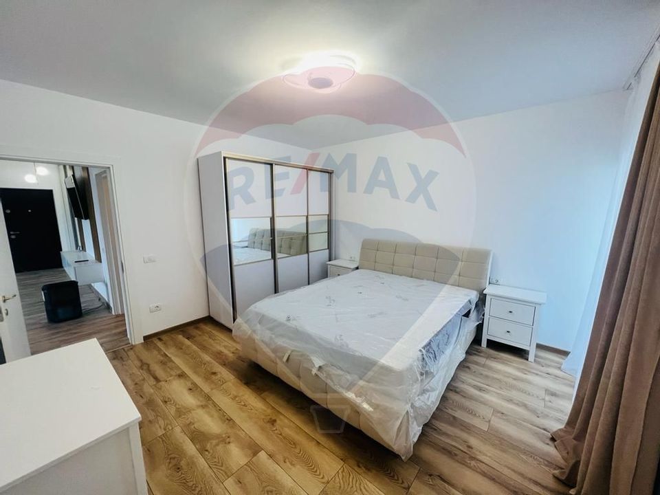 Apartament cu 3 camere de închiriat