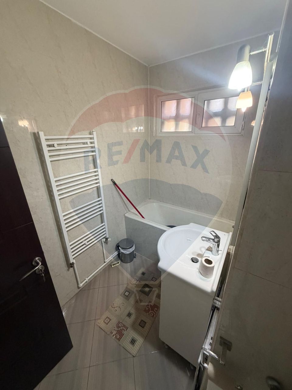 2 camere, Brazda lui Novac, etaj 1, centrala