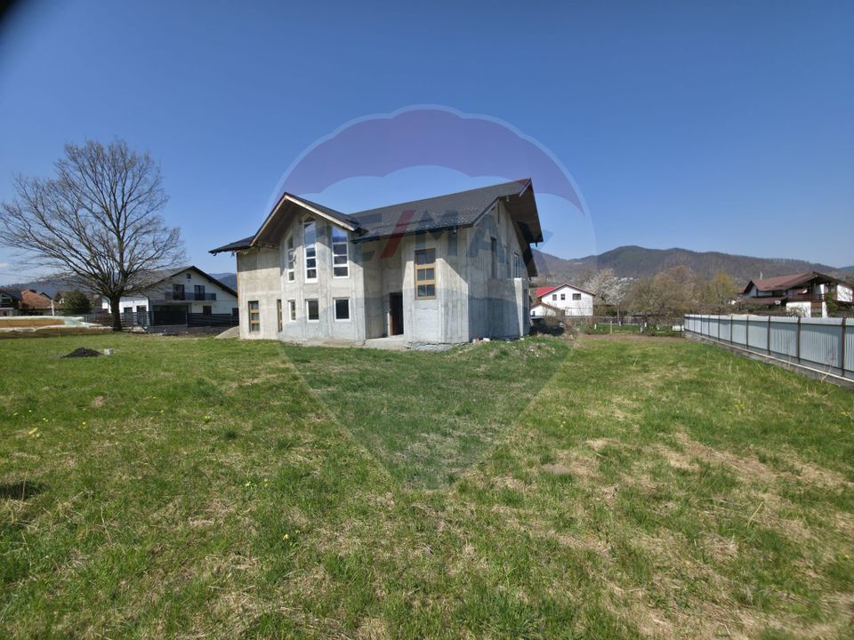 Teren intravilan + casă la roșu de vânzare – Vădurele, jud. Neamț