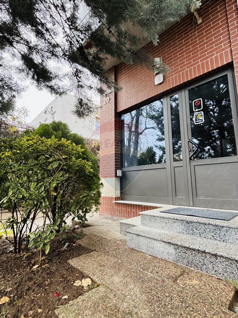 Spațiu de birouri de 98mp de închiriat în zona Barbu Vacarescu