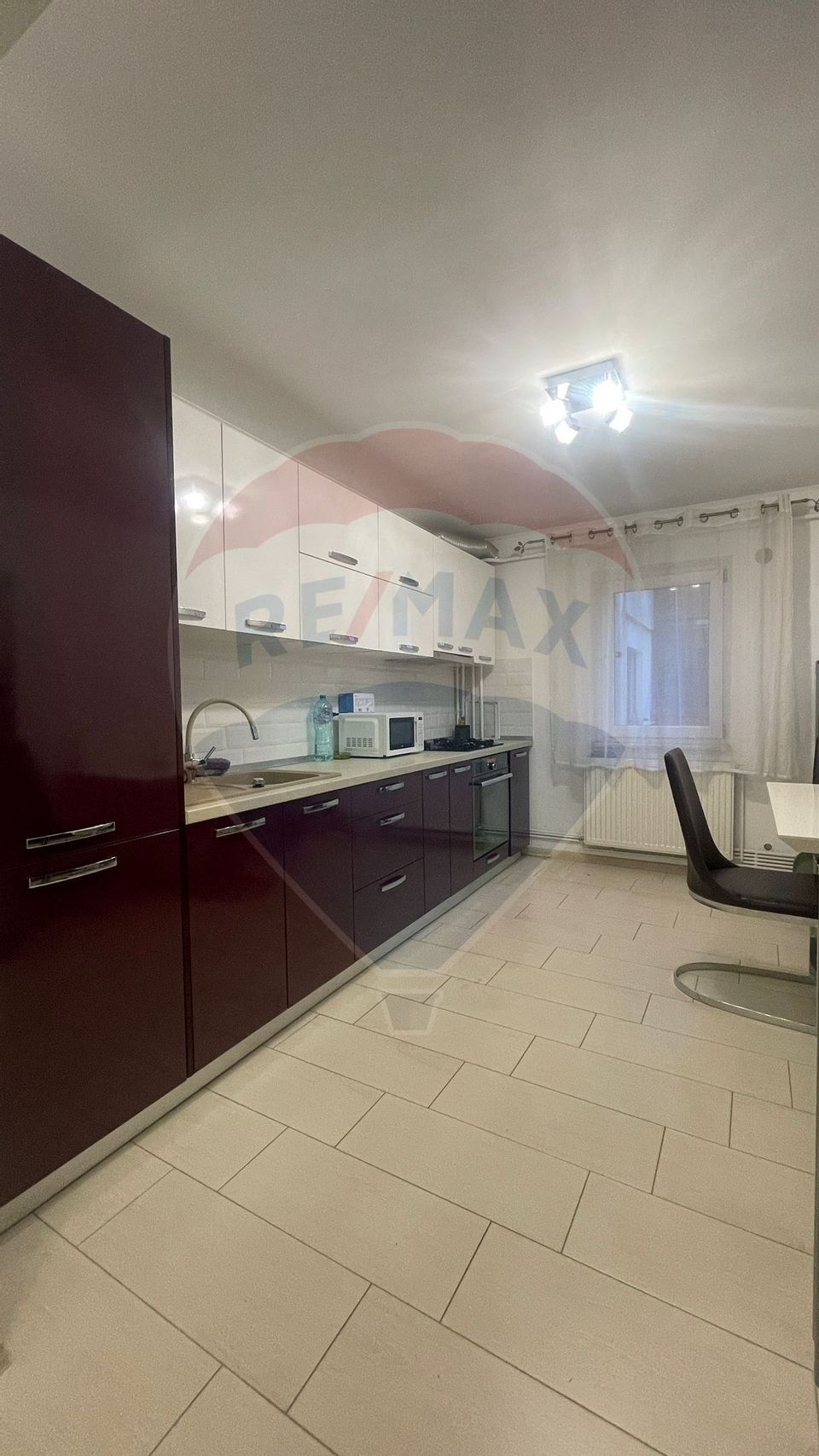 Apartament cu 4 camere de închiriat în zona Sarari