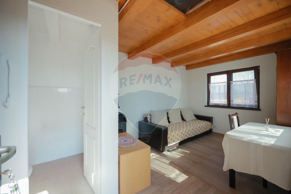 Casă de vânzare, tip duplex, teren 889 mp, în Păușa, comuna Nojorid