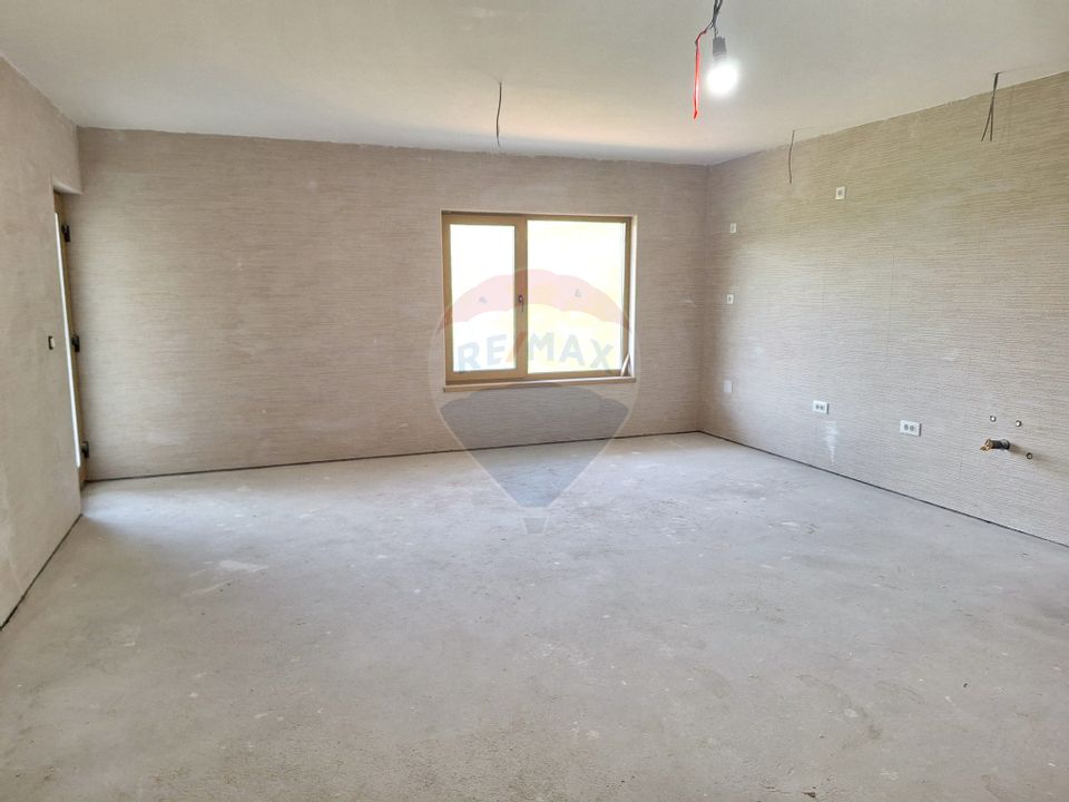 Casă / Vilă la gri aproape gata sa devina " acasa" !