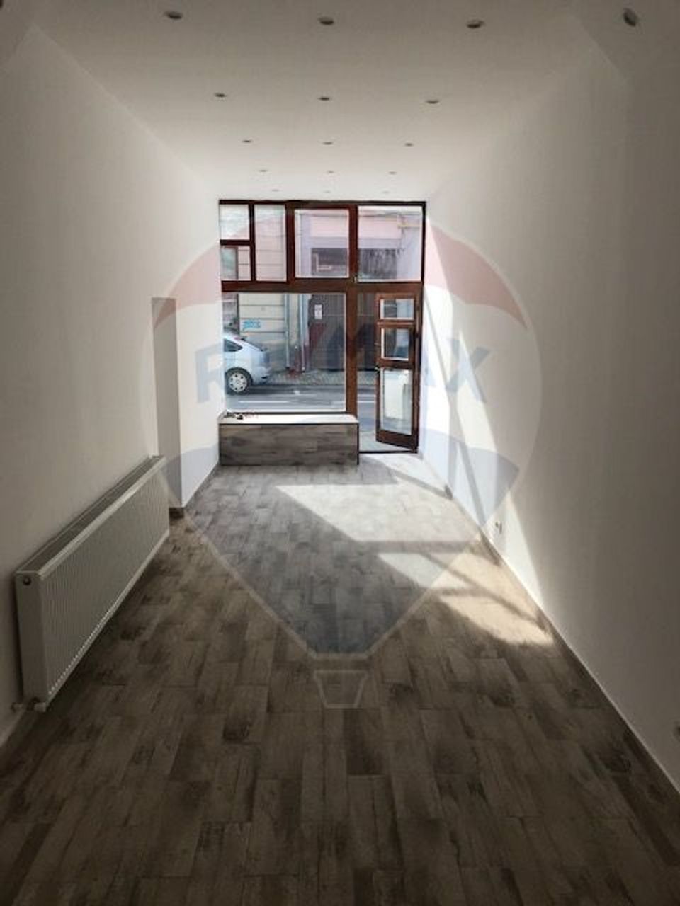 39sq.m Commercial Space for rent, Ultracentral area