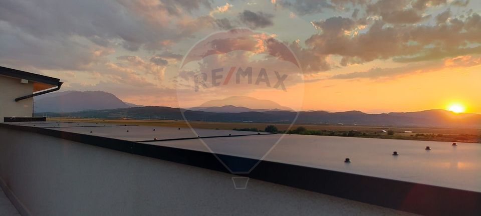 Apartament panoramic de închiriat în Râșnov– liniște, munți și apusuri