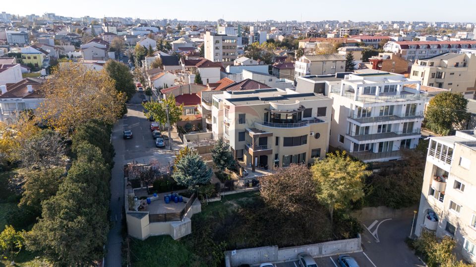 Casă / Vilă cu 7 camere de vânzare în zona Faleza Nord