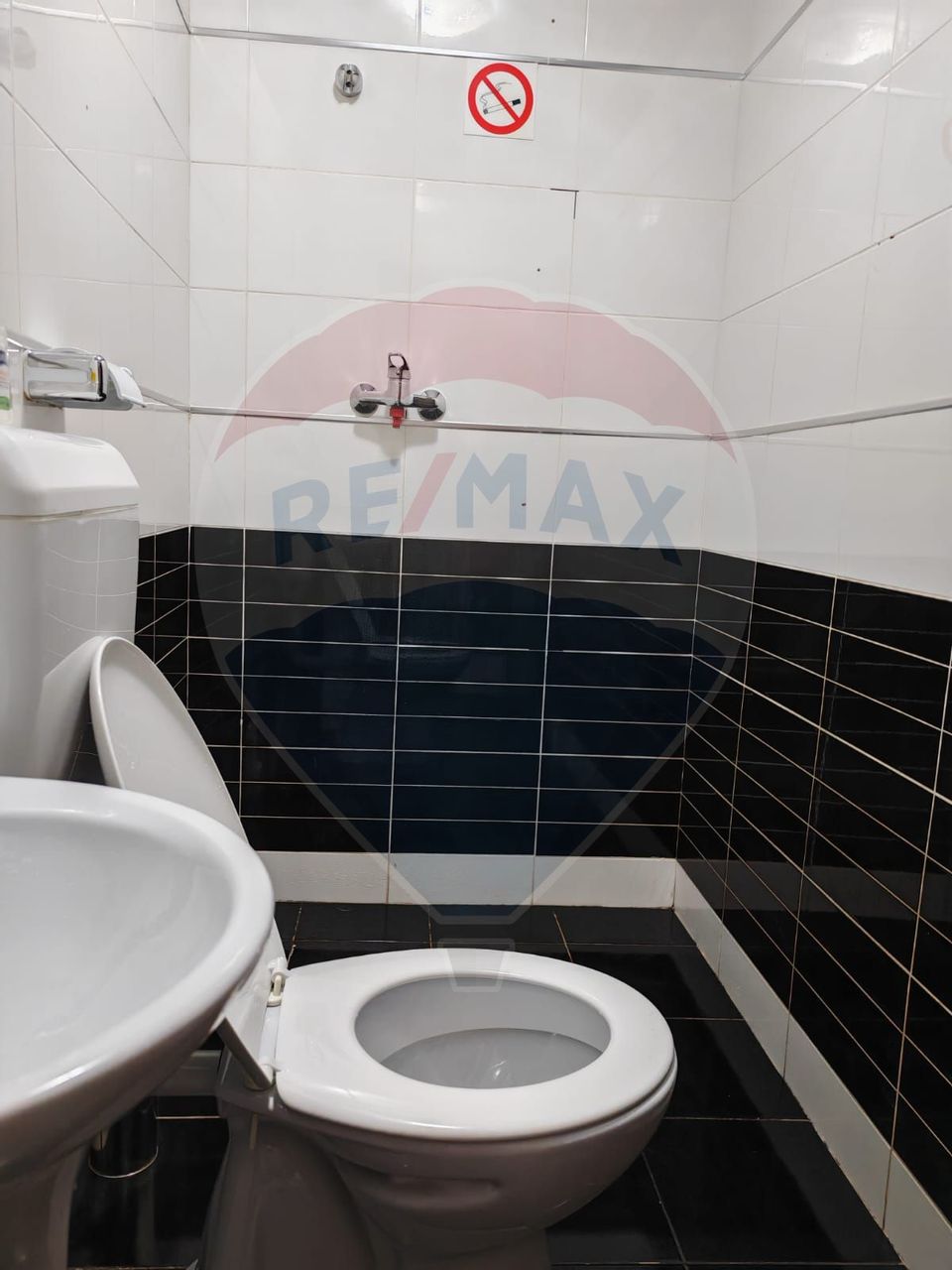 Apartament cu 4 camere de vânzare în zona Bartolomeu