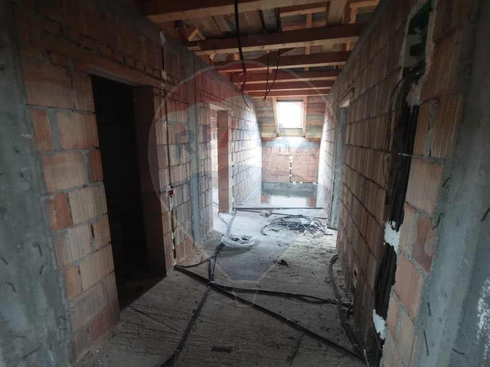 Casă la roșu de vânzare – 6.400 mp teren – Copalnic Mănăștur