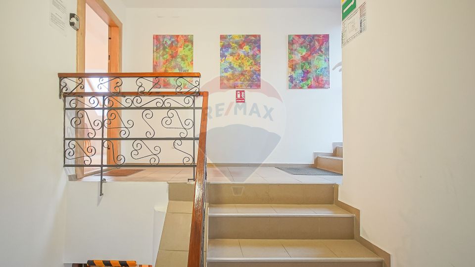 Casa cu 5 studiouri independente, terasa rooftop, vedere montana