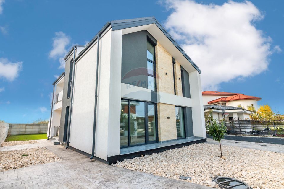 Casă / Vilă de vanzare cu 5 camere, adiacent Martha Bibescu, Mogosoaia