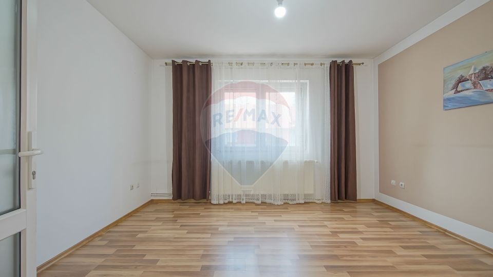 8 room House / Villa for sale, Aurel Vlaicu area
