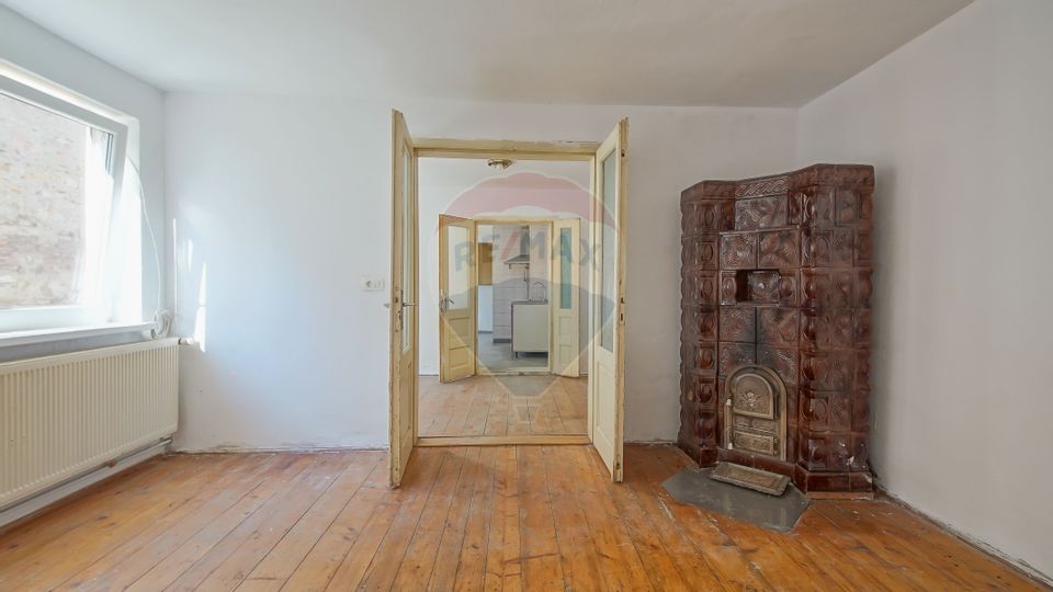 Comision 0 %! Casă cu 5 camere de vânzare în zona Turches!