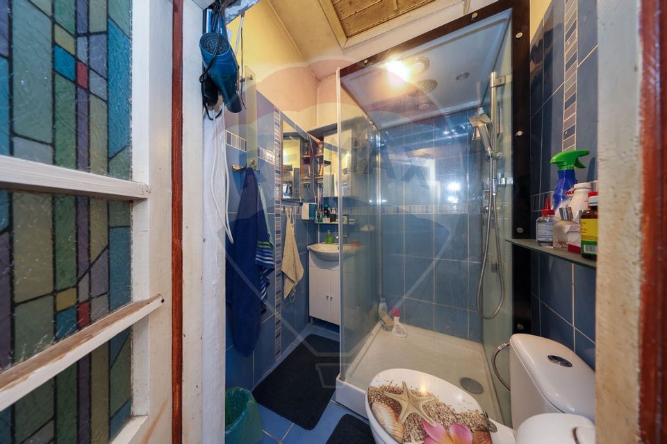 2 case cu curte proprie - locație centrala