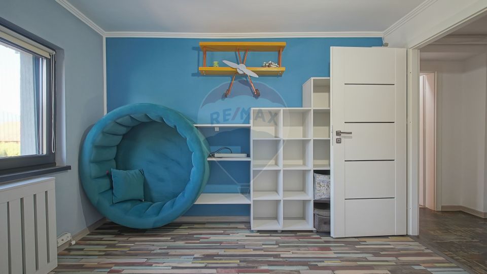 Comision 0 %! Apartament cu 4 camere de vânzare! Movilei