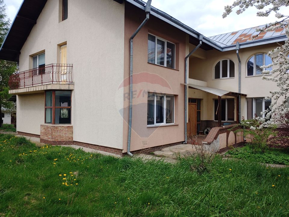 8 room House / Villa for sale