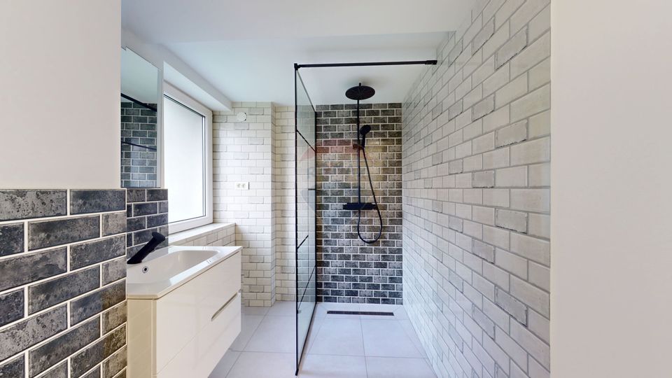 Casă / Vilă cu 9 camere de vânzare în zona Valea Cerbului comision 0%