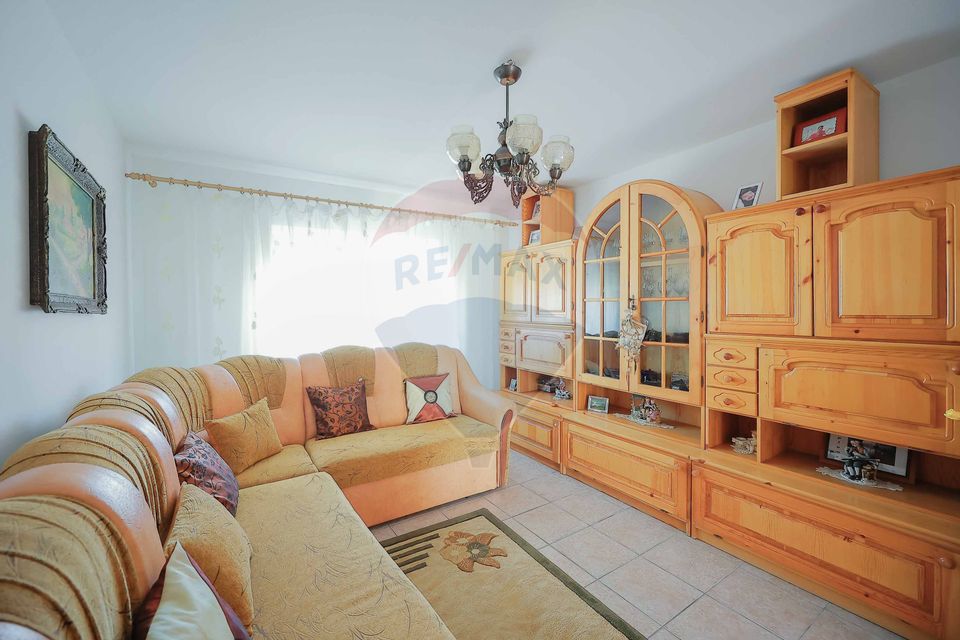 Casă și teren de 1397 mp de vânzare în Ineu, la 18 km de Oradea