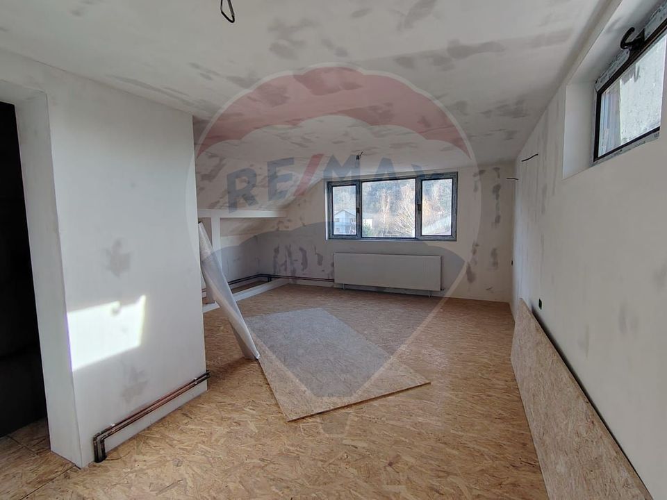 Lux Mediteranean si Intimitate pe 4.000 mp Domeniu Privat Gura Vaii