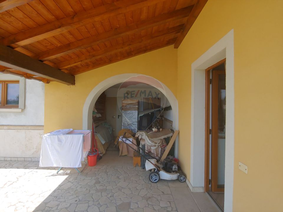 Casă / Vilă de lux cu 5 camere de vânzare în Vadu Moldovei, Suceava