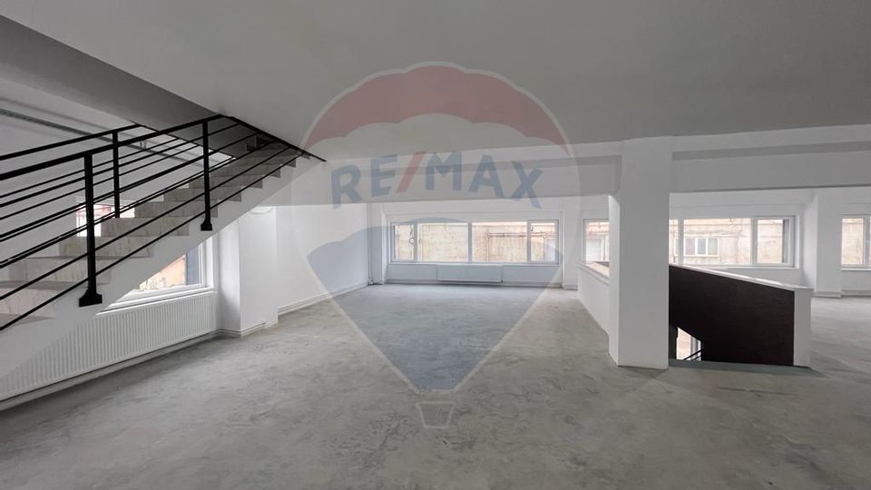 Spatiu comercial de 990mp de inchiriat