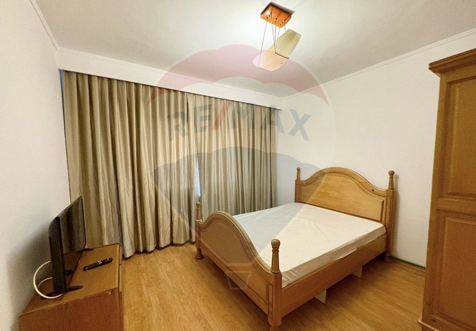 Apartament cu 3 camere de închiriat în zona Central