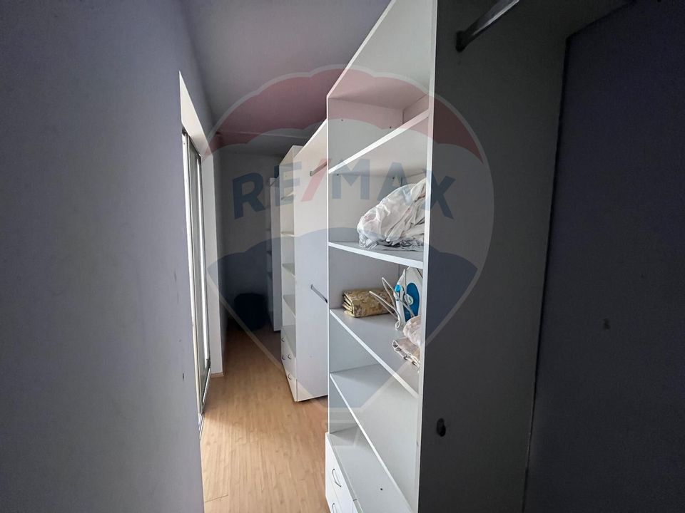 Apartament cu 3 camere de vânzare