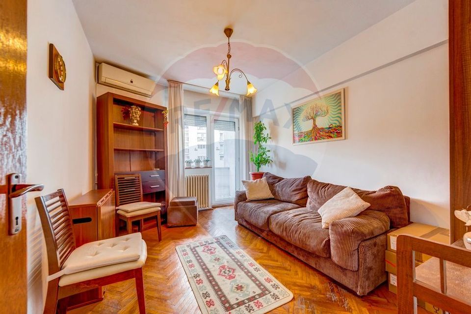 Vanzare apartament cu doua camere plus boxa in zona Cismigiu