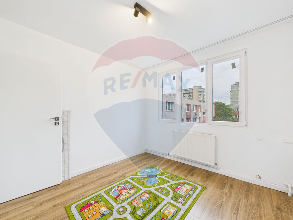 Apartament cu 4 camere de vânzare - Piata Rahova