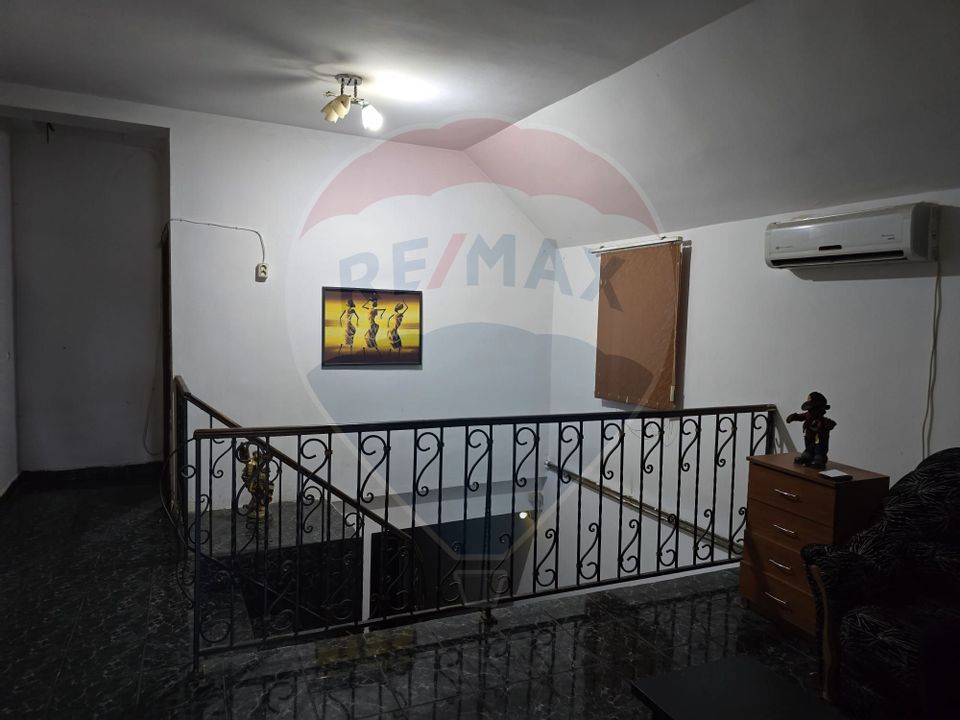 Apartament cu 4 camere de vânzare în zona Central