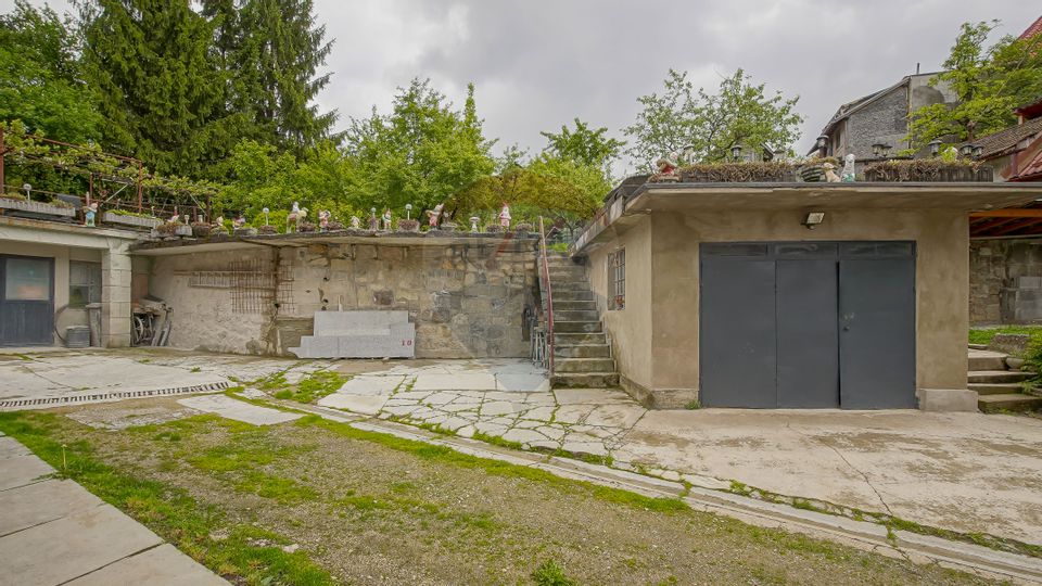 Casa individuala cu doua corpuri, teren 1000mp