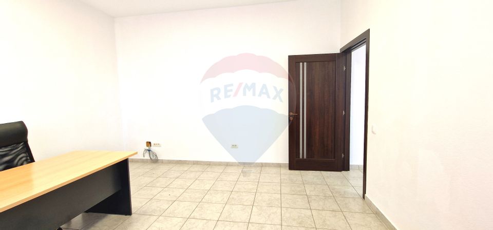 35sq.m Office Space for rent, Est area