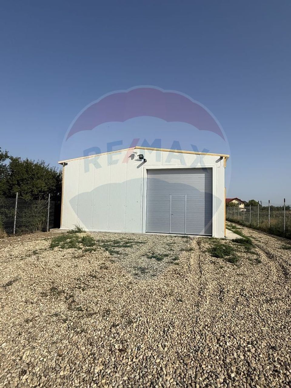 Hala de vanzare in Crevedia 240 mp utili teren 4.000 mp acces TIR