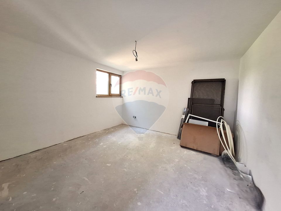 Casă / Vilă la gri aproape gata sa devina " acasa" !