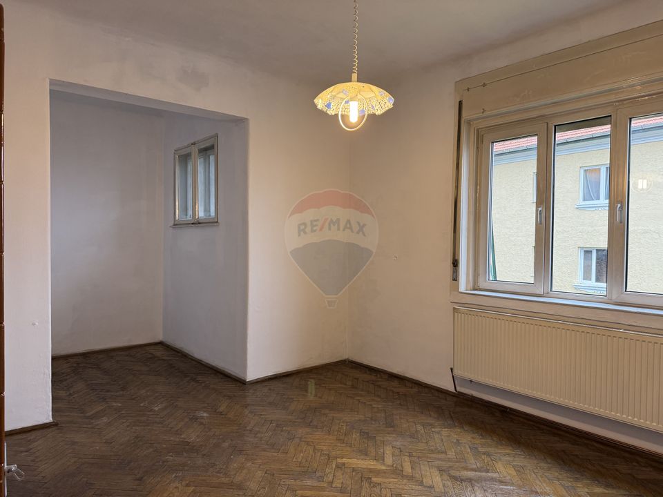 De Vânzare: Apartament 2 camere, decomandat – Calea Turzii